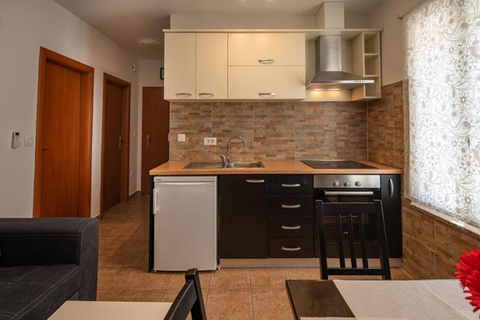 Apartment Nina Biograd Na Moru Eksteriør billede